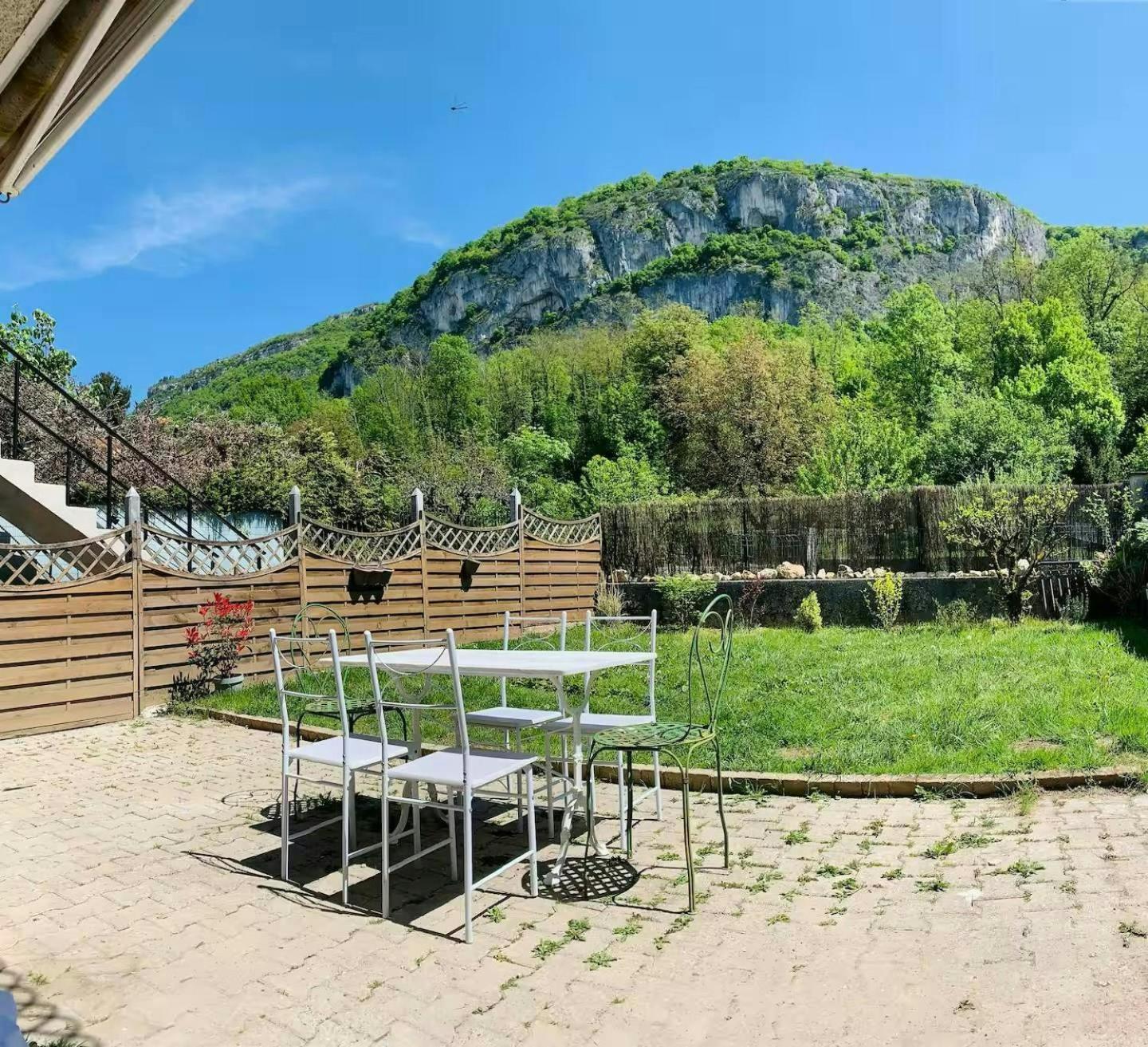 Le Coccoon Ain Apartment Virignin Екстериор снимка